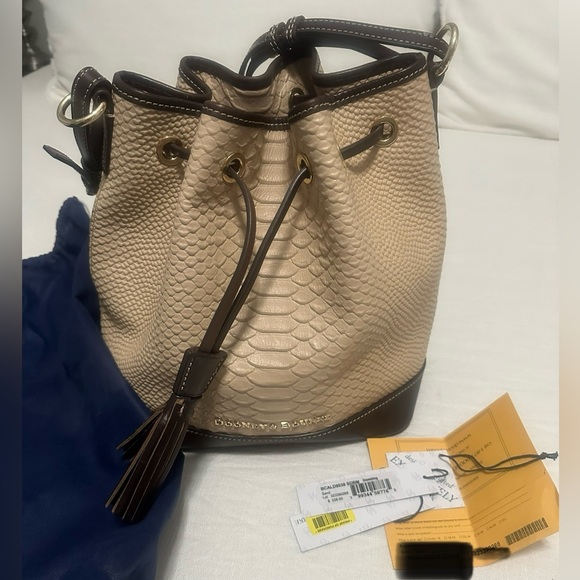 Limited Edition Dooney and Bourke drawstring bucket bag in Alligator - Picture 11 of 13